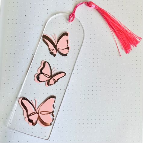 Acrylic Bookmarks Vinyl, Vinyl Bookmark Ideas, Acrylic Bookmarks Cricut, Vinyl Bookmarks, Acrylic Bookmark Ideas, Cricut Bookmarks, Acrylic Items, Diy Resin Keychain, Acrylic Bookmarks