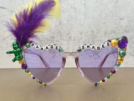 Mardi Gras Sunglasses, Cajun Party, Bedazzled Sunglasses, Mardi Gras Diy, Carnival Activities, Oyster Art, Mardi Gras Crafts, Disco Wedding, Mardi Gras King Cake