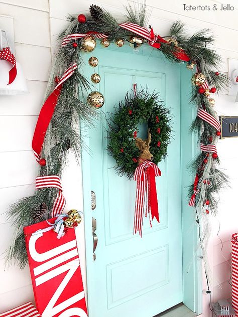 Color Tiffany, Aqua Christmas, North Pole Christmas, Teal Christmas, Retro Christmas Decorations, Turquoise Christmas, Red Christmas Decor, Holly Golightly, Christmas Porch Decor