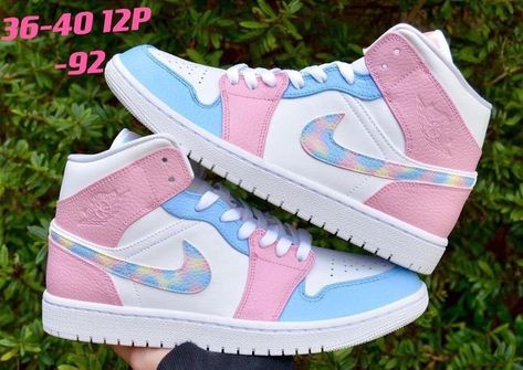 Nike Shoes For Girls Kids, Pink And Blue Shoes, Girls Shoes Teenage, Sandals Design, Nike Shoes Women Fashion, Pink Nike Shoes, Custom Af1, Boots Ideas, Girls Winter Boots