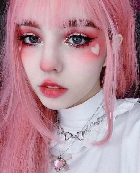 Kawaii Pink Makeup Looks, Pink Bear Makeup, Heart Inspired Makeup, Kawaii Pink Makeup, Pink Egirl Make Up, Makeup Saint Valentin, Pink Anime Makeup, Pink Fantasy Makeup, Cute Makeup Looks Kawaii