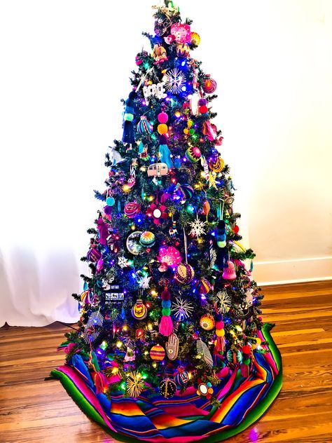 Mexican Christmas Tree, Themed Trees, Mexican Christmas Decorations, Bohemian Holiday, Tree Inspiration, Mexican Christmas, Colorful Bohemian, Christmas Tree Inspiration, Christmas Brunch