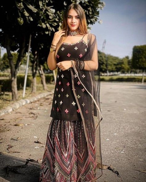 Black Colour Suit Design, Black Suit Designs, Pakistani Dresses Party, Sharara Designs, Sharara Suits, Punjabi Outfits, Indian Designer Suits, Beautiful Pakistani Dresses, Silk Fabrics