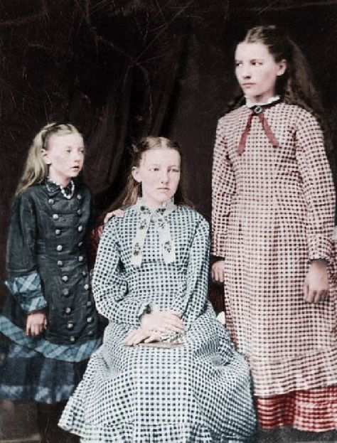 Author Laura Ingalls Wilder (known for the Little House on the Prairie), on right, with her sisters Carrie and Mary, colorized by Western author and illustrator Lorin Morgan-Richards  Do not use without permission © Lorin Morgan-Richards  Problems with the photo? Please read my FAQ: www.lorinrichards.com/faq.html  #lorinmorganrichards #Oldwest #cowboy #outback #western #wildwest #bushranger #colorized #historycolorized #historyincolor #pioneerliving #books Check Dress Outfit, Mary Ingalls, Red Check Dress, Ingalls Family, Little House On The Prairie, House Dresses, Laura Ingalls Wilder, Fashion Forms, Laura Ingalls