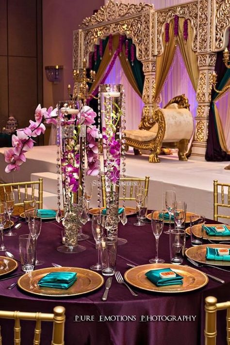 Aladdin Wedding, Arabian Wedding, Reception Stage, Indian Theme, Stage Decor, Bollywood Party, Reception Centerpieces, Venue Decorations, Bollywood Wedding