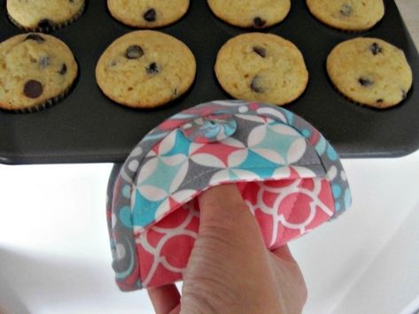 Mini Pot Holders Pot Holders Sewing, Oven Mits, Handmade Pot Holders, Cookie Sheets, Sewing To Sell, Mini Oven, Sewing Machine Projects, Potholder Patterns, Pot Stand