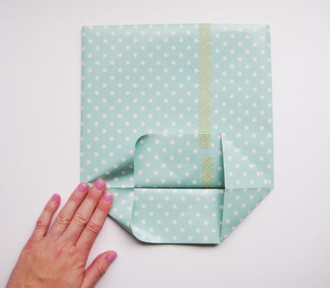 how to make a gift bag out of any paper Homemade Gift Bags, How To Make A Gift Bag, Stampin Up Weihnachten, Backpack Tutorial, Gift Bags Diy, Paper Origami, Paper Gift Bags, Cool Ideas, Paper Folding