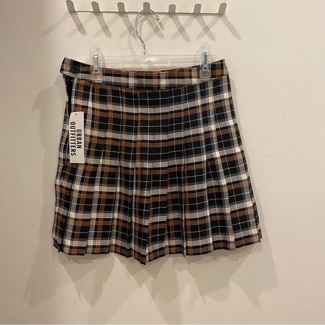 Pleated plaid skirt outfit