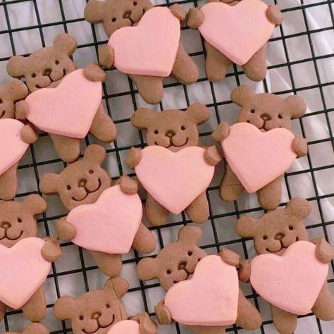 Shaped Cookies, Cute Baking, Think Food, Valentine Cookies, Biscuit Cookies, Food Goals, Kawaii Food, Cute Desserts, Cute Cookies