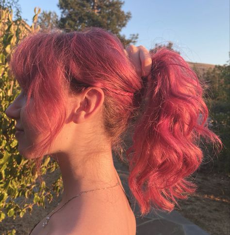 Long Wavy Pink Hair, Pink Hair Curly, Dyed Curly Hair Ideas Colour, Strawberry Pink Hair, Hair Cottagecore, Curly Pink Hair, Pink Curly Hair, Aesthetic Hairstyle, Cottagecore Garden