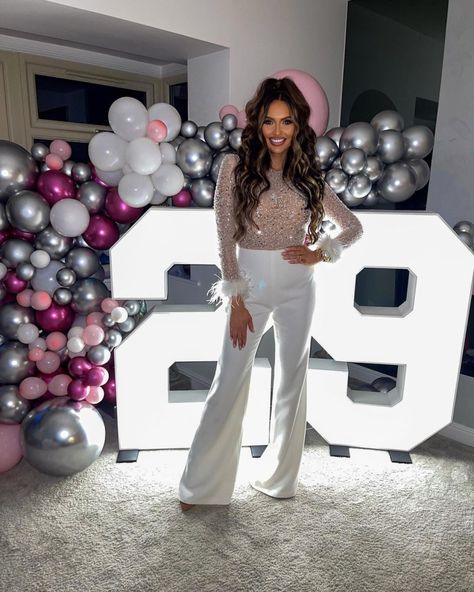 CHARLOTTE Dawson celebrated her 29th birthday in style as her home was transformed with balloons and an incredible cake. The Ex On The Beach star threw an intimate party for her special day on Sunday evening, which was attended by all her “nearest and dearest”. Charlotte, 29, took to her Instagram grid to share behind-the-scenes […] Birthday 29 Years Party Ideas, 29 Birthday Ideas For Her, 29th Birthday Decorations, Intimate Party, Happy 29th Birthday, Two Tier Cake, Birthday Ideas For Her, Balloon Display, 29th Birthday