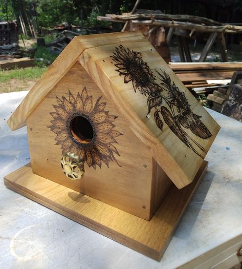 Wood Burnt Bird House, Wood Burning Ideas, House Wood, Birdhouse, Pyrography, Wood Burning, Bird Houses, Bird House, Sunflower