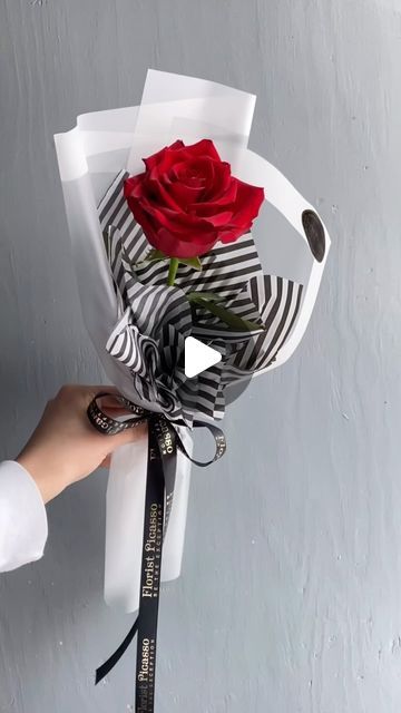 Single Rose Bouquet, A Single Rose, How To Wrap, Bouquet Of Roses, Single Rose, Small Bouquet, Rose Bouquet, Small Flowers, Montreal