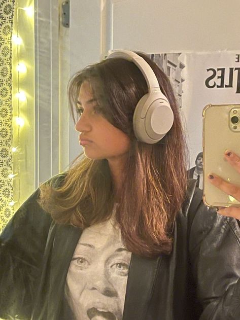 #sonyheadphones #sony #thatgirl #aesthetic #aestheticheadset #headphones #blackheadphones #wirelessheadphones #sonyaesthetic #selfie #aestheticselfie #cuteheadphones #cuteselfie #cute Sony Headphones Wh1000xm4, Sony Wh 1000 Xm4, Beats Headphones Aesthetic, Overhead Headphones, Headphones Sony, Headphone Outfit, Wh 1000xm4, Semi Open Headphones, Cute Headphones