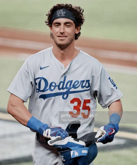 James Outman, Bellinger Dodgers, Mlb Dodgers, Hot Baseball Players, Dodger Baseball, Bf Bf, Baseball Men, Cody Bellinger, Pirates Baseball