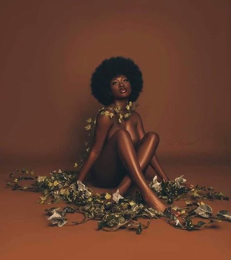 Earth Tone Photoshoot, High Fashion Makeup Editorial, Bday Photoshoot Ideas, Bday Photoshoot, African Goddess, 21st Birthday Photoshoot, Beautiful Photoshoot Ideas, Photoshoot Studio, Creative Photoshoot