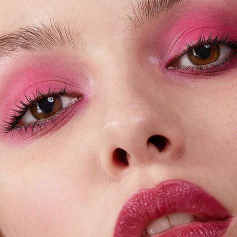 Editorial Make-up, Rosa Make-up, Make Up Color, Matte Make Up, Neon Eyeshadow, Pink Eyeshadow Look, Bright Eye Makeup, Bright Eyeshadow, Hampstead Heath