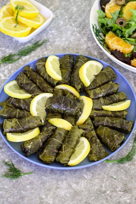 Sarma Recipe, Rice Dishes Healthy, Albanian Recipes, Stuffed Grape Leaves, Savory Rice, Grape Leaf, Grandmas Recipes, Mediterranean Dishes, International Food