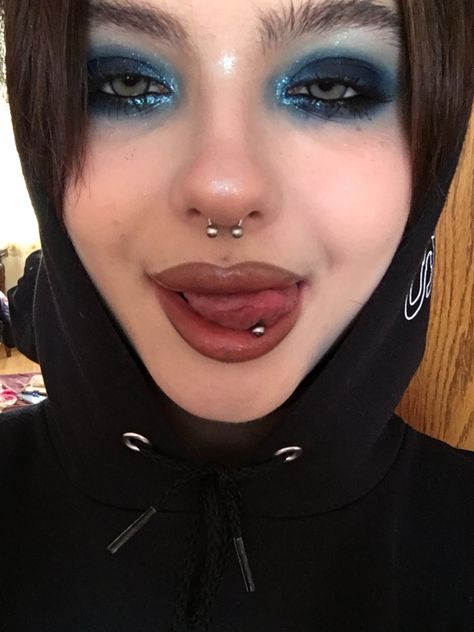 Sick Look Makeup, Spacehey Profile, Metallica Concert Makeup, Tumblr Makeup, Punk Makeup Hooded Eyes, Black And Blue Makeup, Cool Eye Makeup, Navy Blue Eye Makeup, Hooded Eye Alt Makeup