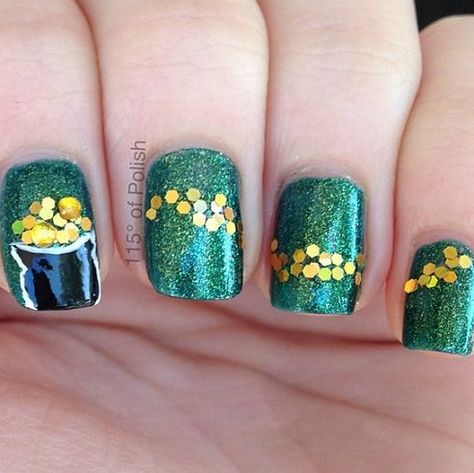 Festive St. Patrick's Day Nail Ideas - Crafty Morning St Patricks Nail Designs, Autumn Grunge, Irish Nails, Saint Patrick Nail, Fete Saint Patrick, Nails Holiday, St Patricks Day Nails, Van Morrison, Seasonal Nails