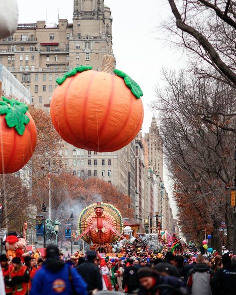 NYCgo on Instagram: “Happy Thanksgiving! If you're not watching the Macy's Thanksgiving Day Parade in person in NYC this morning, you can see it live on your…” Thanks Giving Aesthetic, New York City Thanksgiving, Nyc Thanksgiving, Thanksgiving Parade Aesthetic, Thanksgiving Day Aesthetic, Thanksgiving Asethic, Thanksgiving Vibes, Thanksgiving Aesthetic, Macys Thanksgiving Day Parade Aesthetic