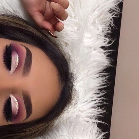 Cut Crease Makeup, Birthday Makeup, Beauty Make-up, Makijaż Smokey Eye, Eye Makeup Tips, Pink Makeup, Makeup Goals, Cut Crease, Prom Makeup