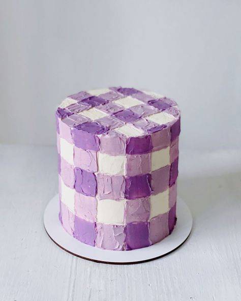 Checkered Cake Design, Picnic Cake Ideas, Checker Cake, Buttercream Cake Ideas, Picnic Birthday Cake, Gingham Cake, Checkered Cake, Picnic Cake, Pastel Cupcakes