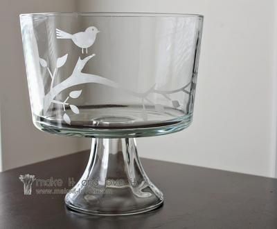 Etched Trifle Dish Glass Etching Tutorial, Dahlia Wreath, Glass Etching Diy, Glass Etching Projects, Etching Cream, Paper Dahlia, Jar Lanterns, Great Wedding Gifts, Diy Mothers Day Gifts