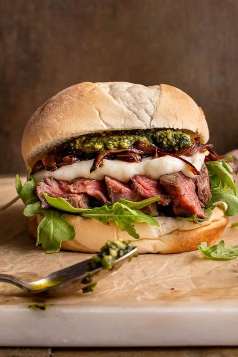 Ribeye Sandwich, Jalapeno Pesto, Roastbeef Sandwich, Philly Sandwich, White Cheese Sauce, Steak Sandwich Recipes, Flexitarian Recipes, White Cheese, Simple Sandwiches