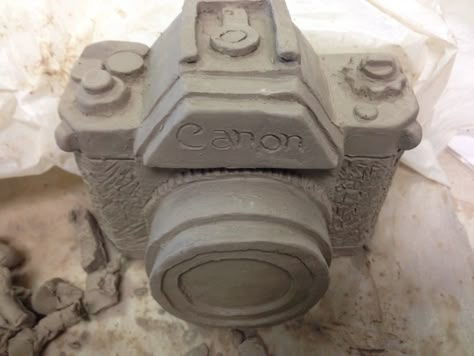 How can I make the texture of the camera look more realistic? Ceramic Camera Sculpture, Realism Clay Projects, Realistic Ceramic Sculpture, Ceramic Box Ideas High Schools, Ceramic Realism, Realistic Ceramics, Camera Ceramic, Clay Camera, Ceramic Camera