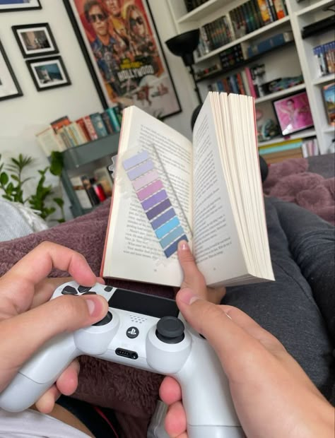 Gamer Boyfriend Reader Girlfriend, Gamer Couple Aesthetic, Gamer Boyfriend Aesthetic, Gamer Girlfriend, Johnny Kavanagh, Gamer Couple, Foto Cowgirl, Gamer Boyfriend, Keeping 13