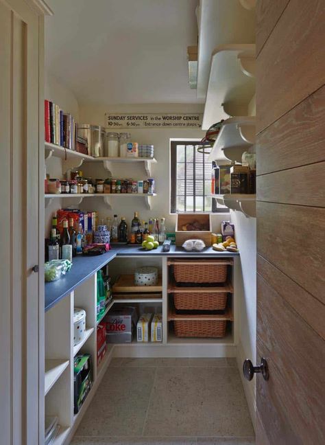 Walk In Larder, Interior Design Country, British Interior Design, Bathroom Downstairs, Dream Pantry, House Pantry, Pantry Inspiration, Kitchen Larder, Pantry Room