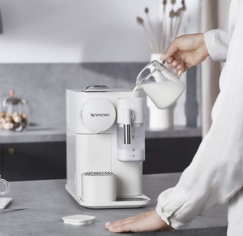 Lattissima One, Nespresso Lattissima, Pod Coffee Machine, Morning Aesthetic, Nespresso Machine, Best Coffee Maker, Coffee And Espresso Maker, Single Serve Coffee, Espresso Maker