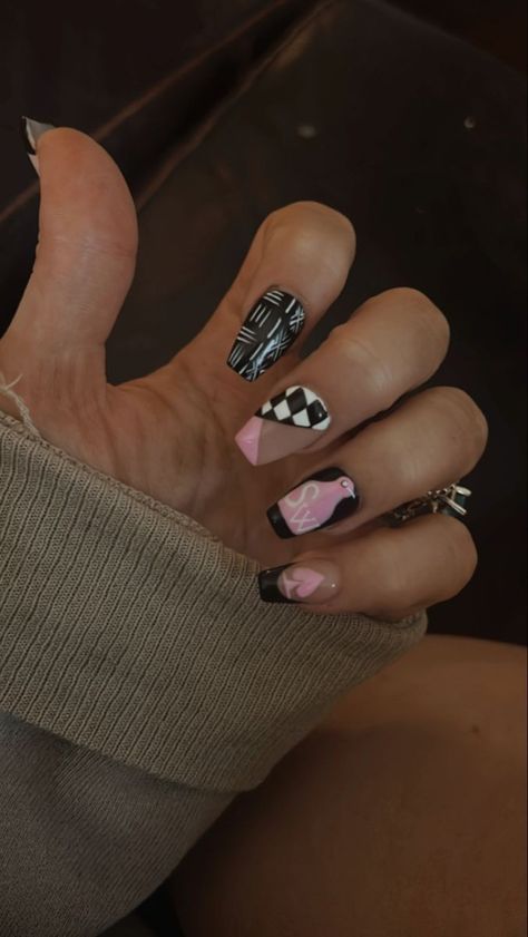 Western Pink Nails, Western Valentine Nails, Nfr Nails Designs, Turquoise Nails Western, Turquoise Western Nails, Western Nails Acrylic, Nfr Nails, Punchy Nails Designs, Punchy Western Nails