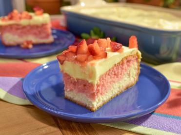 Lemon Love Cake, Love Cake Recipe, Strawberry Lemon Cake, Strawberry Love, Strawberry Cake Mix, Mudslide, Torte Cupcake, Valerie Bertinelli, Lemon Pudding