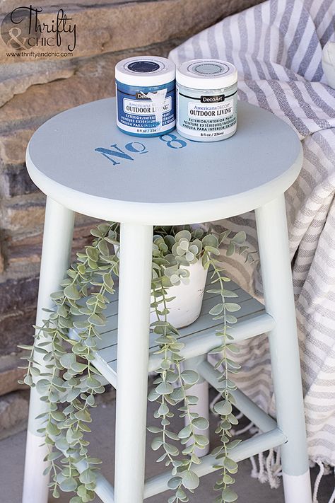 Repurposed Stool, Paint Outdoor Furniture, Front Porch Decorating Ideas, Painted Outdoor Furniture, Front Porch Furniture, Spring Front Porch, Spring Porch Decor, Porch Decorating Ideas, Porch Furniture