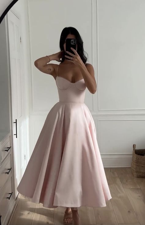 Simple Dresses For Graduation, Hijab Dress Party Engagement Simple, Hijab Dress Party Engagement, 14th Birthday Outfit Ideas, Graduation Ball Dress, Fancy Summer Dress, Birthday Gown, Gown Birthday, Long Ball Gown