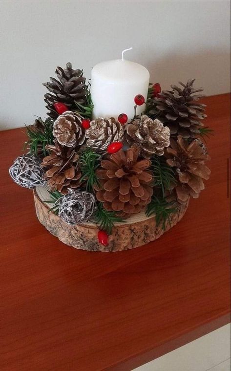 Christmas Candle Centerpieces, Christmas Centerpieces Cheap, Christmas Floral Designs, Pinecone Crafts Christmas, Christmas Candle Holder, Fall Hair Color Ideas, Christmas Candle Decorations, Handmade Christmas Crafts, Dye Ideas