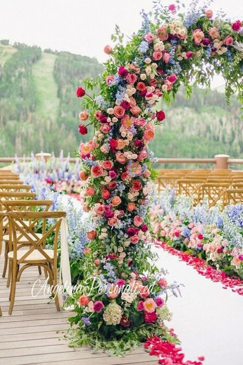 Flowers on wedding cake