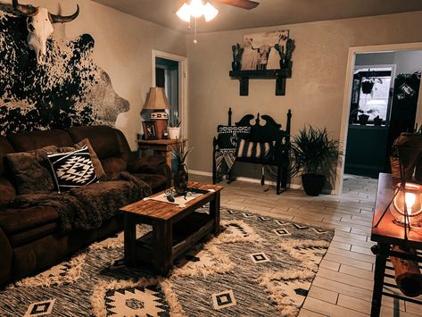 Western Goth Living Room, Western Living Room Ranch Style, Southwestern Home Design, Western Apartment, Western Living Room Decor, Western House, Southwest Furniture, Popular Home Decor, Western Living Room