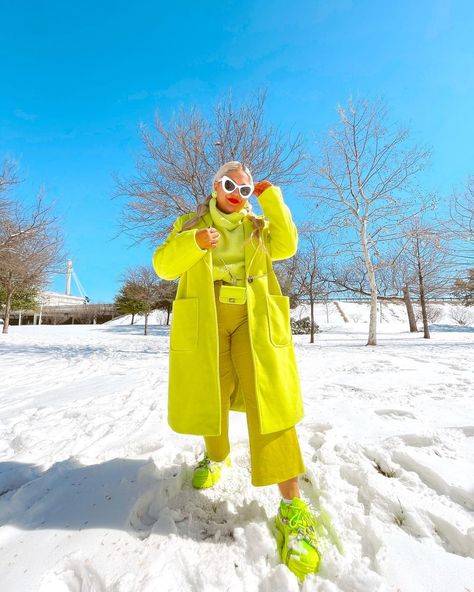 Style & Outfit Inspiration on Instagram: “MONOCHROMATIC MONDAYS IN NEON ft. a snowy day in Texas!!!🤩✨❄️ .⁣ .⁣ .⁣ .⁣ #ThatsSoEunice #monochromatic #neon #sanantonio #snow #ootd…” Snow Ootd, Neon Clothing, A Snowy Day, Neon Outfits, Snow Outfit, Snowy Day, Resort Style, Ski Resort, Outfit Inspirations