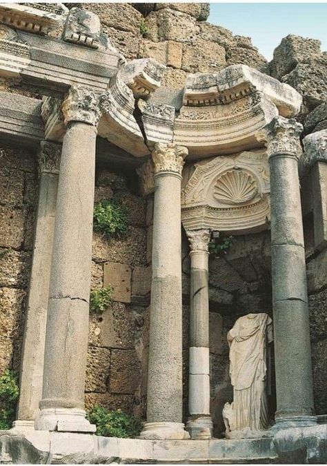 Architecture Antique, Temple Ruins, Beautiful Ruins, Empire Romain, Roman Architecture, Ancient Temples, Classical Architecture, Architecture Old, Ancient Architecture