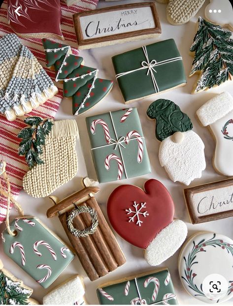 Modern Christmas Cookies Decorated, Espresso Martini Cookies Decorated, Custom Christmas Cookies, Candy Cane Sugar Cookies Decorated, Present Sugar Cookies, Candy Cane Cookies Decorated, Christmas Cookie Royal Icing, Christmas Present Cookies, Simple Cookie Decorating