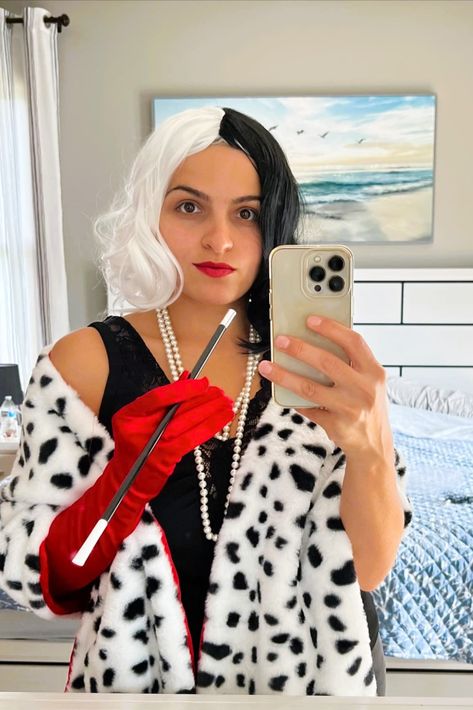 Cruella Deville Costume, Black And White Wig, Halloween Costume Women, White Wig, Cruella Deville, Red Gloves, Costumes For Teens, Costume Women, Diy Costume