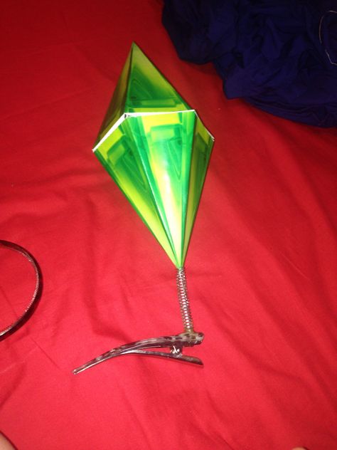 Sims cosplay. #cosplay #sims #plumbob # homemade Sims Plumbob Diy, The Sims Fantasia, Sims Costume Diy, Plumbob Diy, Sims Cosplay, Sims Halloween Costume, Sims Costume, Sims Plumbob, Red Hair Halloween Costumes