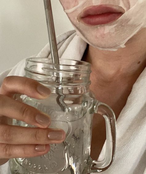 Facemask, ice water, selfcare day, clean girl, asthetic. Skin Care Goals Aesthetic, Iced Water Aesthetic, Wellness Mood Board, Ice Water Aesthetic, Selfcare Vision Board, Girl Drinking Water, Vision Board Self Care, Water Motivation, Glow Up Motivation