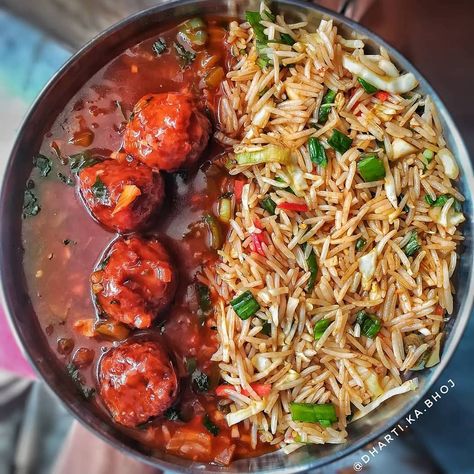 Delhi food bloggers on Instagram: “Our favourite combo! Can have this all day long❤️💕 Recipe for both fried rice and manchurian is up on our feed. Check out 'homemade' under…” Manchurian Fried Rice, Delhi Food, Delicious Food Image, One Pot Pasta Recipes, Vegetarian Fast Food, Vegetarian Snacks Recipes, Makanan Diet, Food Babe, Desi Food