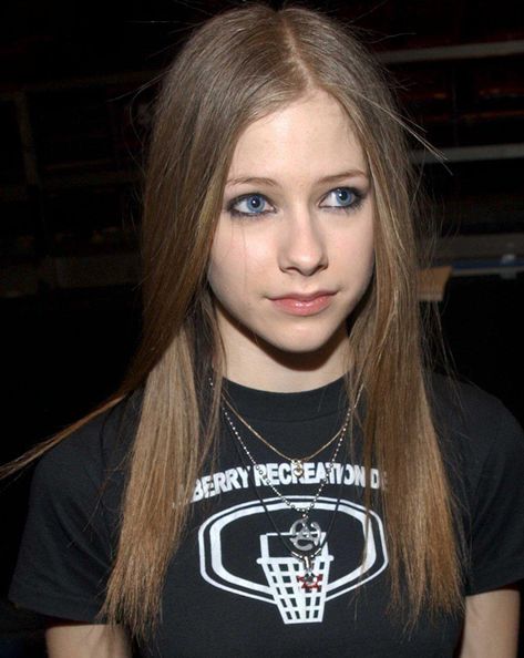 Avril Lavigne 2002, Rockstar Hair, Princesa Punk, 2000s Celebrities, Prettiest Women, Avril Lavigne Let Go, Avril Levigne, Avril Lavingne, Avril Lavigne Photos