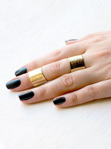 Cool rings Rocker Rings, Knuckle Rings Gold, Knuckle Ring, Knuckle Rings, Put A Ring On It, Classic Gold, Makeup Nails, Ring Set, Jewelry Inspiration