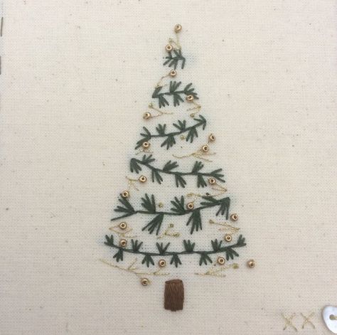 Christmas Hand Embroidery, Christmas Tree Embroidery, Winter Embroidery, Christmas Sewing Projects, Embroidery Cards, Christmas Embroidery Patterns, Embroidery Christmas, Diy Embroidery Patterns, Christmas Card Crafts